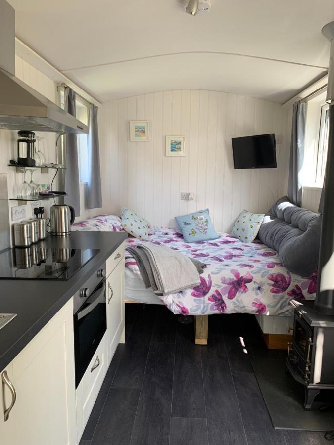 סנט מרין Tides Reach, Deluxe Shepherds Hut 1, 100M From The Beach מראה חיצוני תמונה